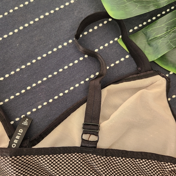 Torrid Black and White Mesh Bra - Picture 2 of 7